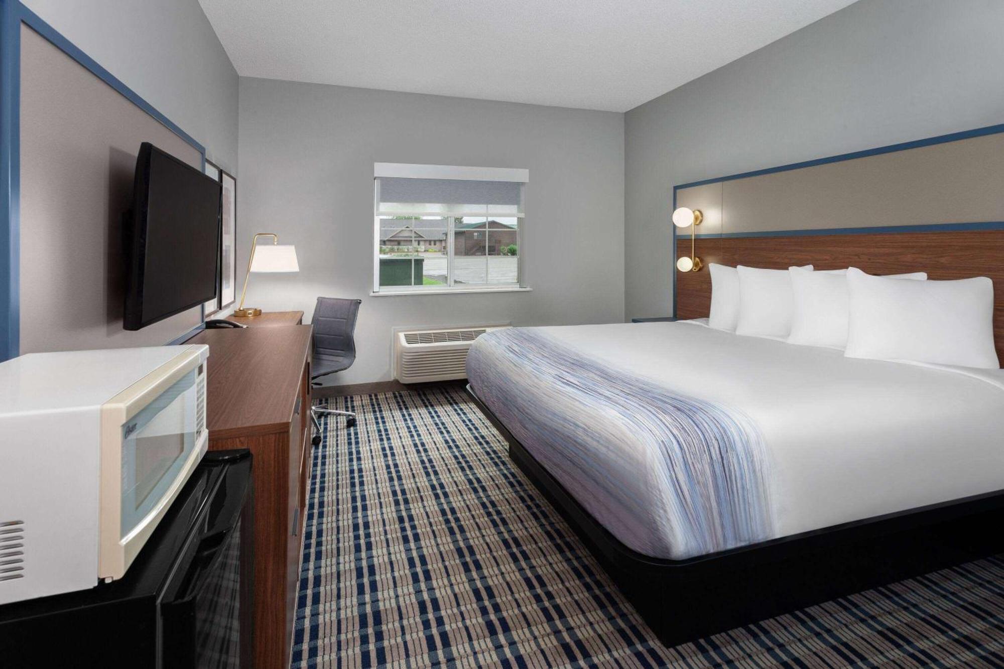 Americinn By Wyndham Eagle River Downtown Exterior photo